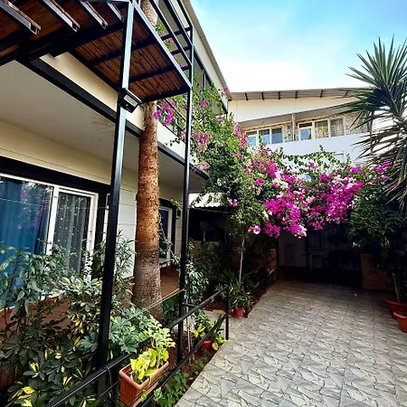 Duran Aparthotel *